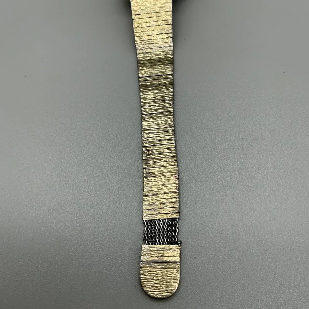 Vintage Wittnauer Geneve Womens Watch 27mm Gold Tone Dial Textured Manual Wind